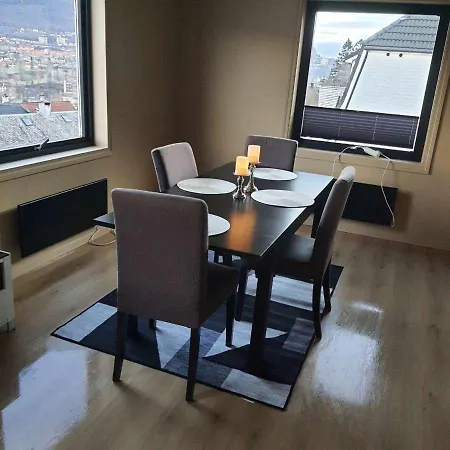 Great Overlooking Апартаменти *