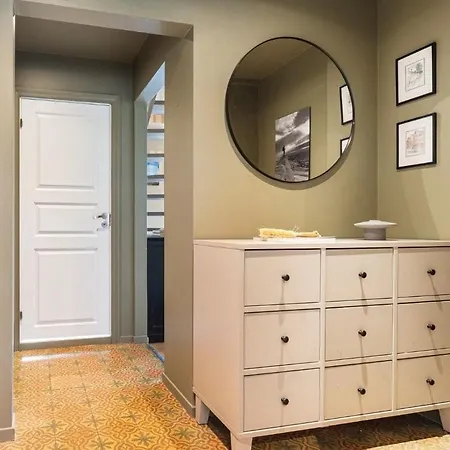 Great Overlooking Апартаменти *